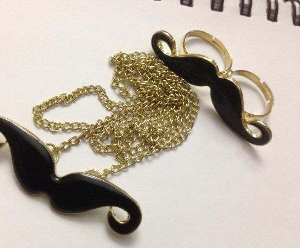 cordão e anel duplo Bigode